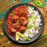 Albondigas-vegetales-Heura-con-tomate-y-arroz