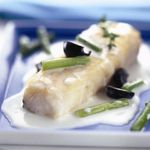 Merluza-con-ajos-tiernos-y-aceitunas