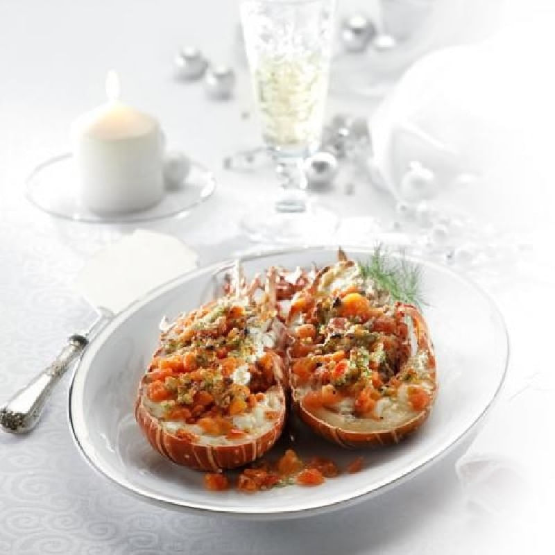 Langosta-gratinada-con-tomate-pinones-y-eneldo
