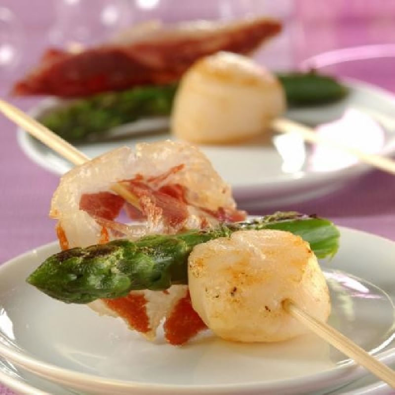 Brocheta-de-vieiras-y-esparragos