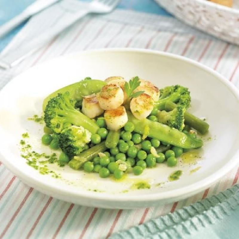 Verduras-al-vapor-con-vieiras-salteadas