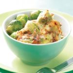 Gratinado-de-coles-de-Bruselas-con-salsa-mornay