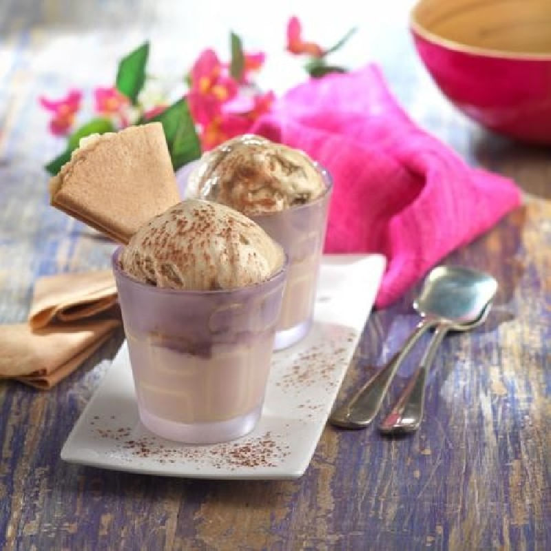 Vasitos-de-tiramisu-y-helado-de-cafe