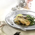 Salmon-con-ragout-de-setas-y-almejas-y-salteado-de-esparragos