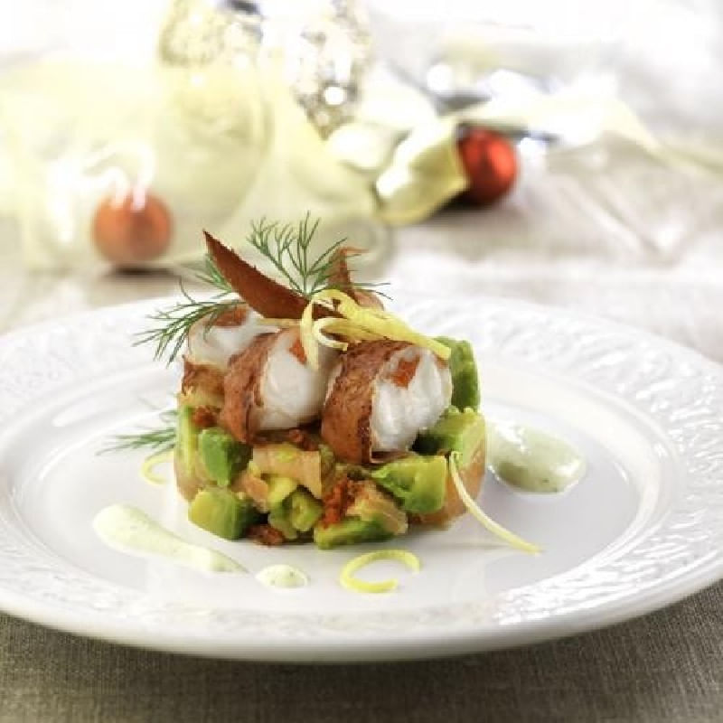 Timbal-de-bogavante-aguacate-y-salmon