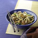 Fideos-udon-salteados-con-almejas-y-setas