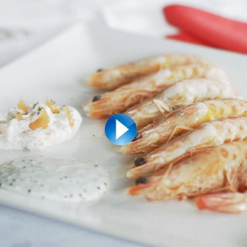 Langostino-mediterraneo-con-salsa-de-caviar-y-salmon-ahumado