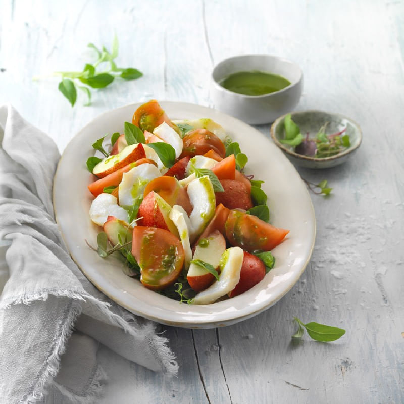 Ensalada-de-tomate-nectarina-y-bacalao
