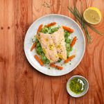 Filete-de-salmon-sobre-pure-de-brecol-y-coliflor