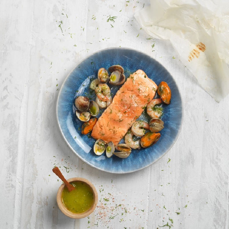 Lomo-de-salmon-con-mariscos-en-papillote