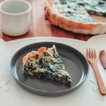 Pastel-de-espinacas-con-gambas-y-queso