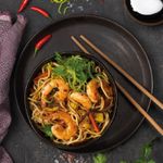 Ta-Chow-mein-de-Langostinos--Noodles-o-fideos-chinos-fritos-con-langostinos-