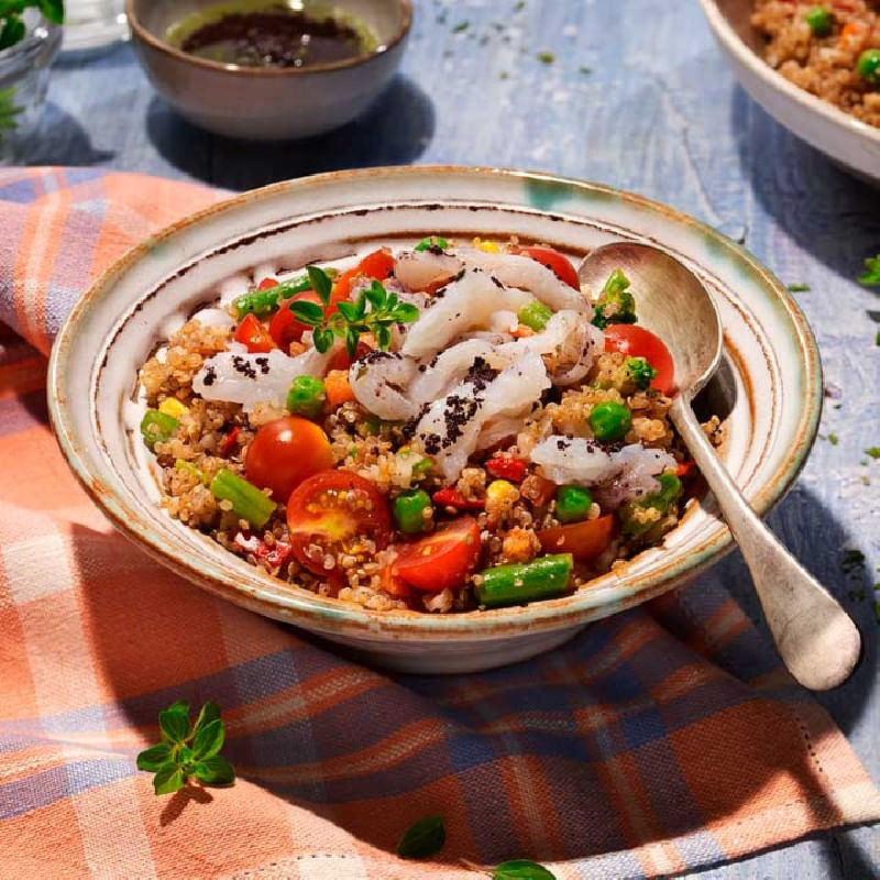 Ensalada-de-quinoa-con-veggiemix-y-bacalao