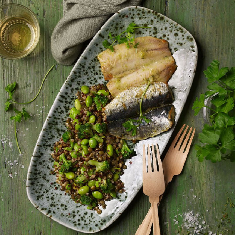 Sardinas-con-veggiemix-de-lentejas-quinoa-y-bulgur-con-nueces