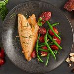 Lubina-en-pesto-rojo-con-judias-extrafinas