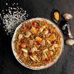 Paella-de-marisco-con-salteado-mediterraneo