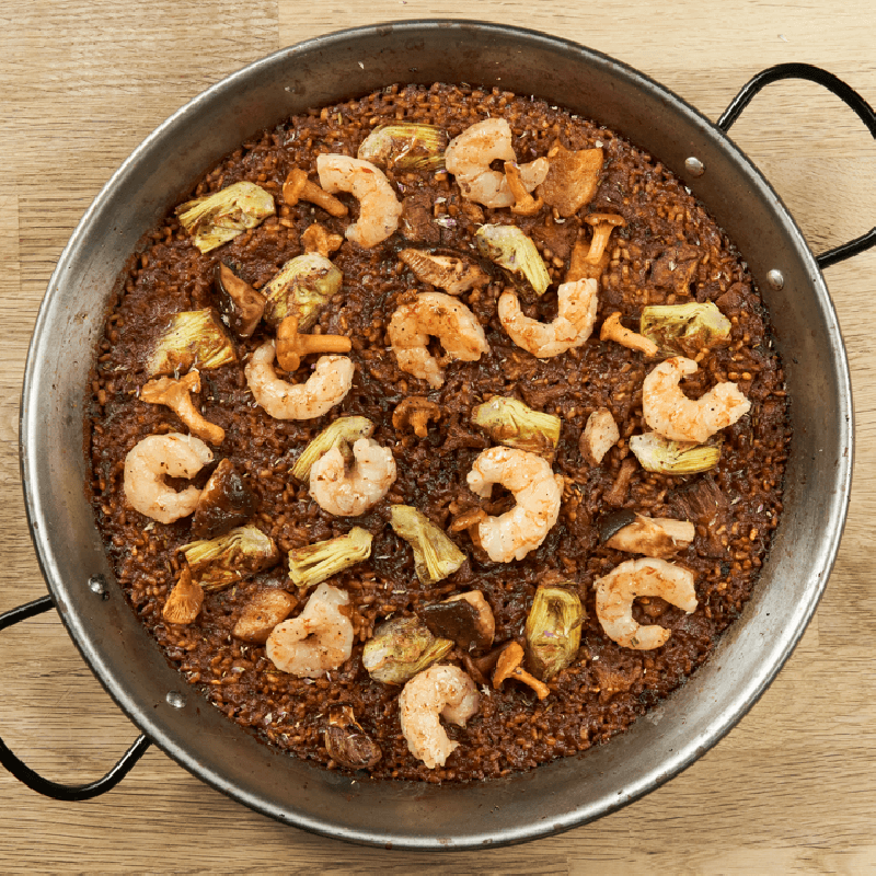 Paella-de-gambon-setas-y-alcachofas