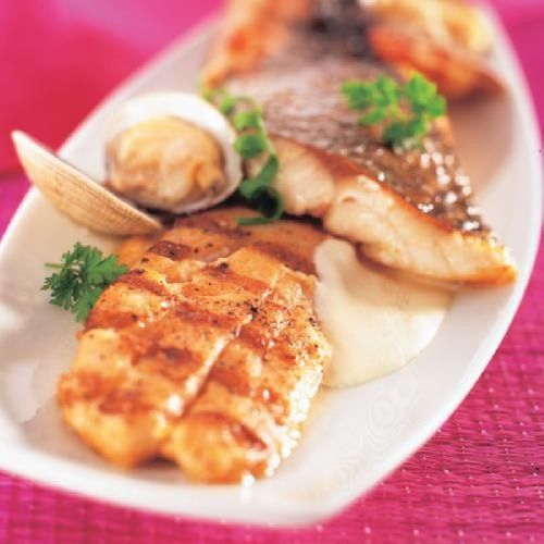 Filete de lubina con salsa mascarpone y almejas