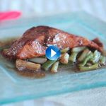 Lomo-de-salmon-con-salsa-de-soja-y-ajetes-salteados