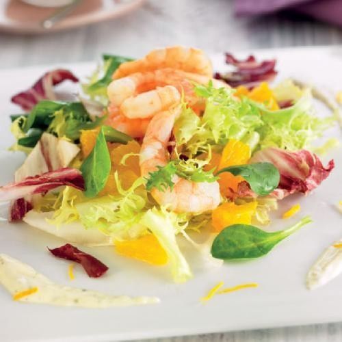 Ensalada de langostinos con alioli de naranja
