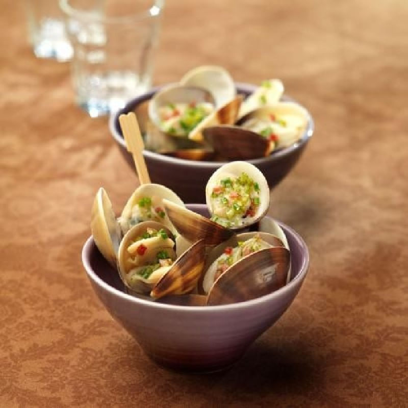 Aperitivo-de-almejas-con-picadillo-de-jamon-y-lima