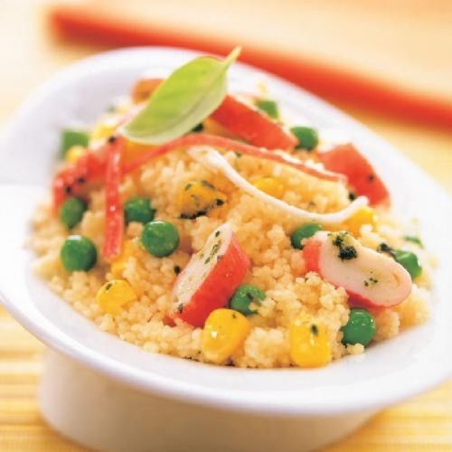Ensalada de cuscús y varitas de surimi
