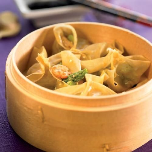 Won ton de ajos tiernos, espárragos y gambas