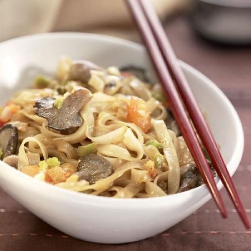 Tallarines de arroz con setas