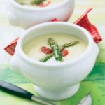 Crema-de-esparragos-verdes-con-pure-de-tomate