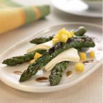 Esparragos-trigueros-con-queso-y-mango