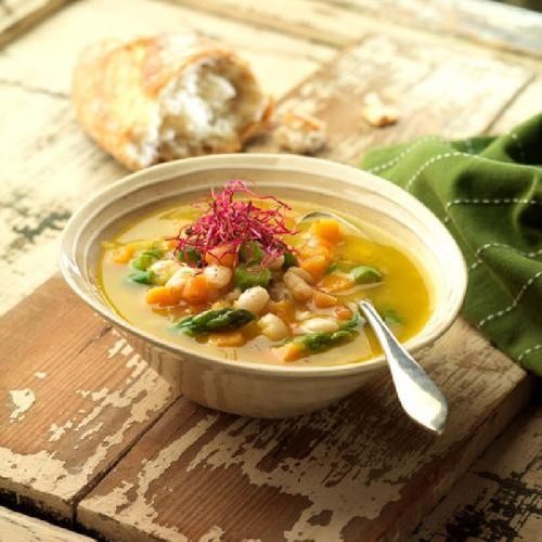 Sopa campestre de espárragos y calabaza