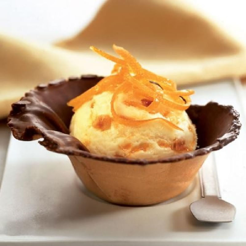 Tulipas-rellenas-con-helado-de-vainilla-y-naranja