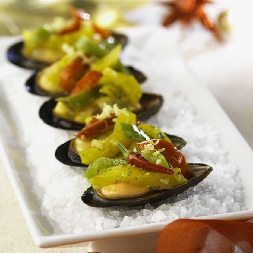 Aperitivo de mejillones marinados a los tres pimientos