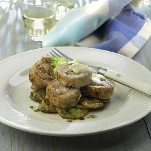 Rodó de pollastre farcit bacó/dàtils amb salsa de mostassa