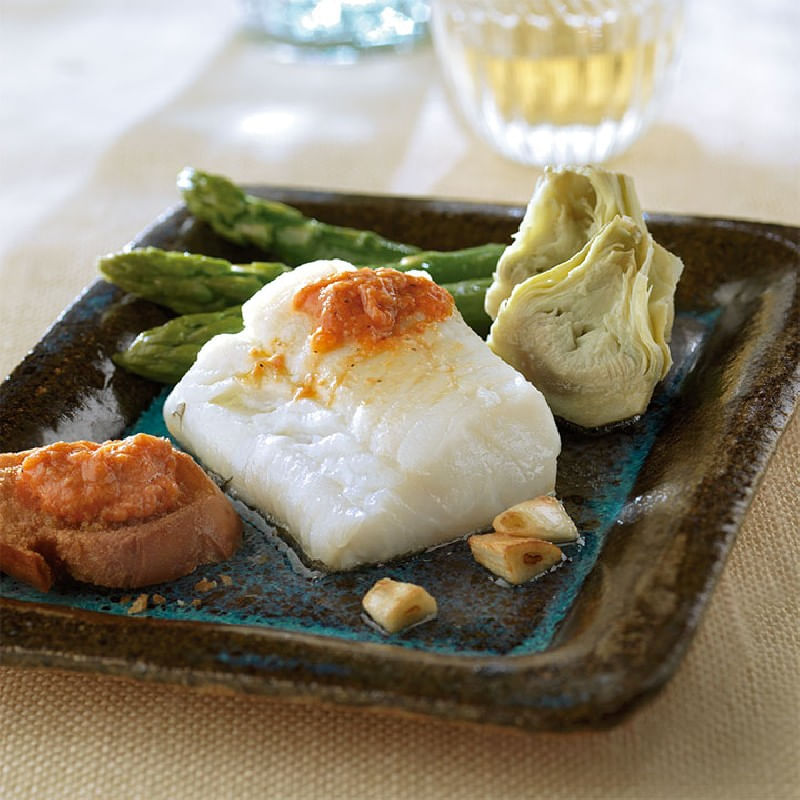 Lomo-de-bacalao-confitado-en-ajo-con-verduritas