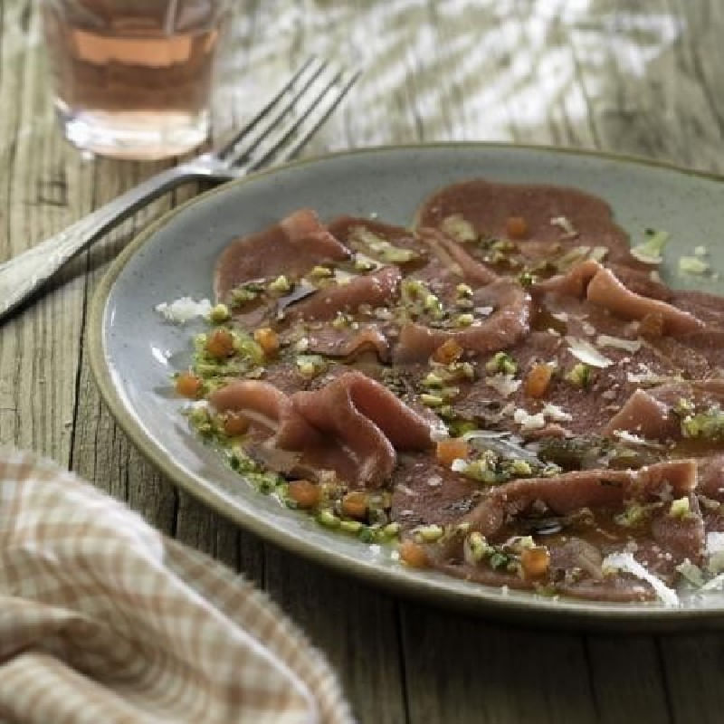 Carpaccio-de-ternera-con-vinagreta-de-nueces-Idiazabal-y-membrillo