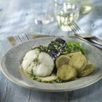 Cola-de-merluza-al-vapor-con-pesto-de-perejil-y-almendras