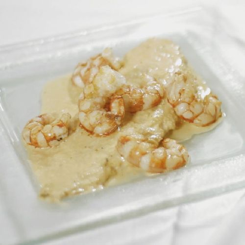 Lenguado con salsa de cava y colas de gambón austral