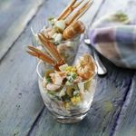Vasos-de-ensaladilla-con-marisco