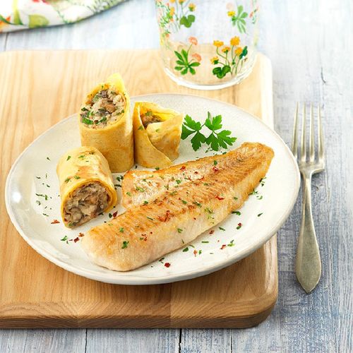 Merluza a la plancha con crepes de setas