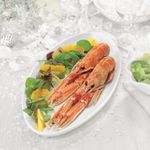 Cigalas-a-la-plancha-con-ensalada