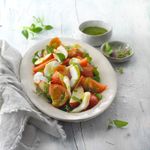 Ensalada-de-tomate-nectarina-y-bacalao