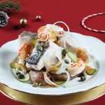 Ensalada-Olivier-de-merluza-austral-gambas-y-patatas-baby