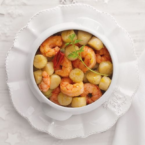 Vieiras y colas de gambón al ajillo