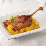 Confit-de-pato-con-salsa-de-frutas