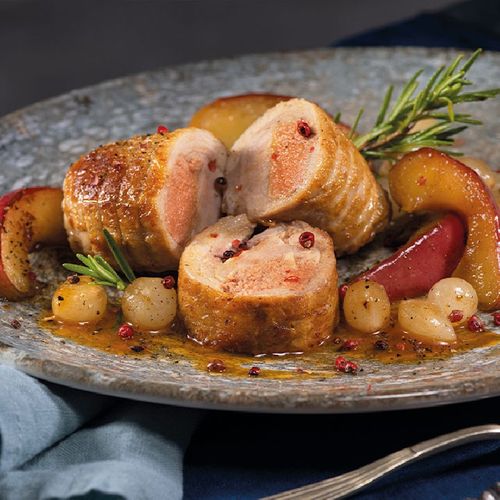 Redondo al horno con salsa de manzana y cebolla perla