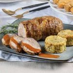 Redondo-relleno-al-horno-con-timbal-de-patatas-y-boletus
