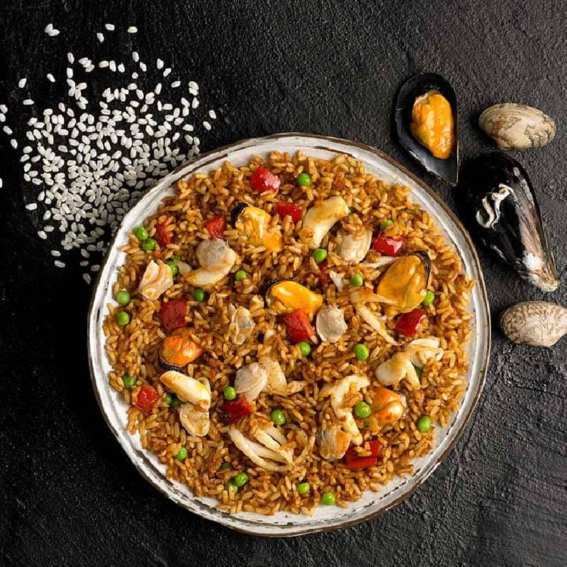 Paella-de-marisco-con-salteado-mediterraneo