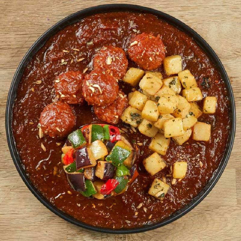 Albondigas-en-pisto-de-verduras-y-patatas
