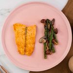 Salmon-glaseado-con-citricos-esparragos-y-setas